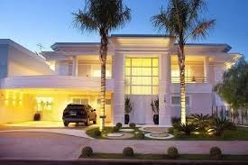 Residência Branca Iluminada